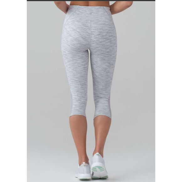 Lululemon Train Times Legging Crop Women  6 Alpine‎ Gray White Striped - Picture 3 of 16